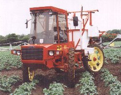 5D 4WS with 24m alloy boom and row crop wheels